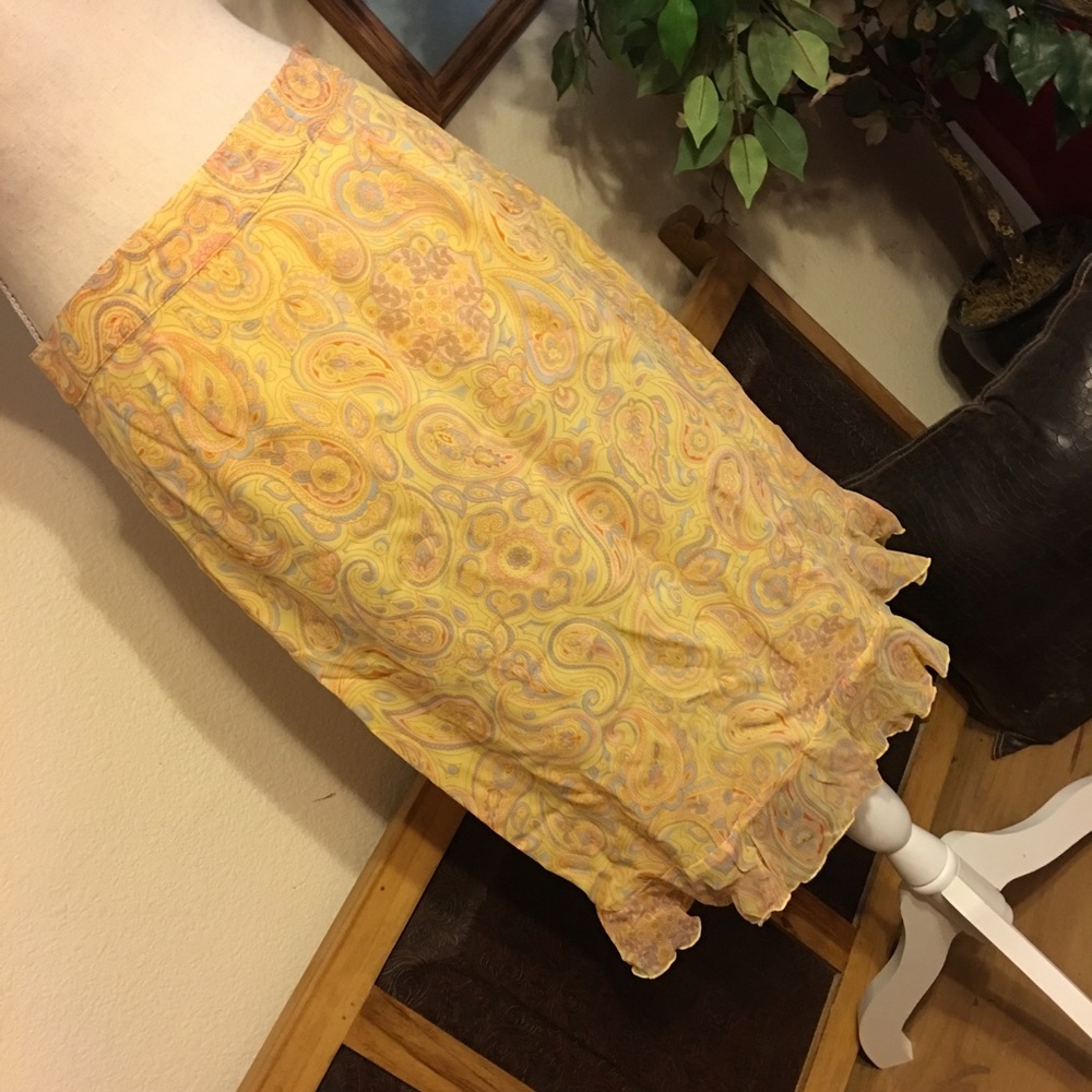 Jaclyn Smith yellow paisley print ruffle hem skirt